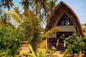 Oceans 5 Dive Resort Gili Air Indonesi family bungalow outside.jpg