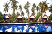 Oceans 5 Dive Resort Gili Air Indonesi pool bungalows swimming pool.jpg