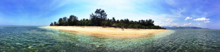 Gili Air, together with its sister islands Gili Meno and Gili Trawangan, is a pristine jewel in the Gili Indah archipelago, tucked away on the northwest coast of Lombok