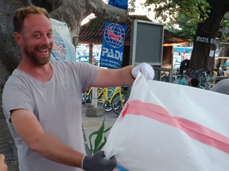 Beach Clean Up Gili Air | Scuba Diving Indonesia | Oceans 5 Gili Islands